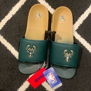 NBA Foco NWT Milwaukee Bucks Slides